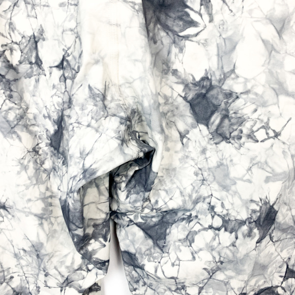 Lululemon Grey & White Marble Pattern Athletic Leggings - Picture 3 of 12